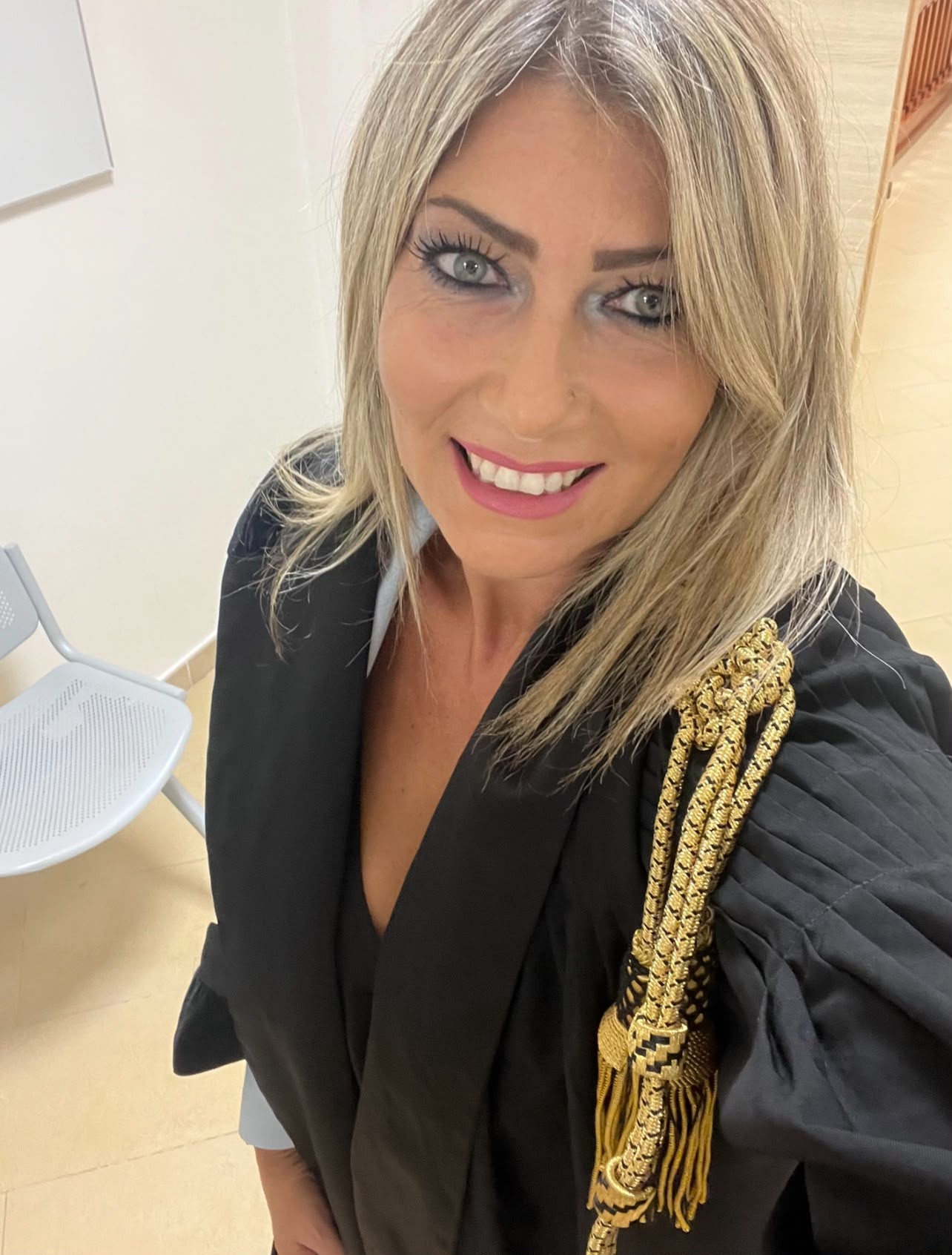 Ritratto professionale dell'Avv. Marinella Oliva in toga